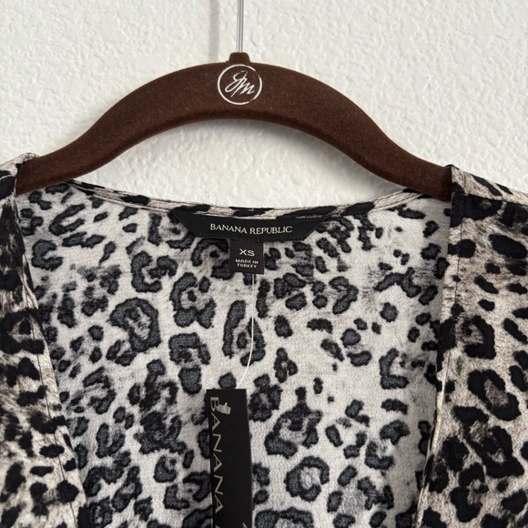 NWT Banana Republic Women's Size XS Multicolor Leopard Print Peplum Wrap Top - Picture 4 of 5